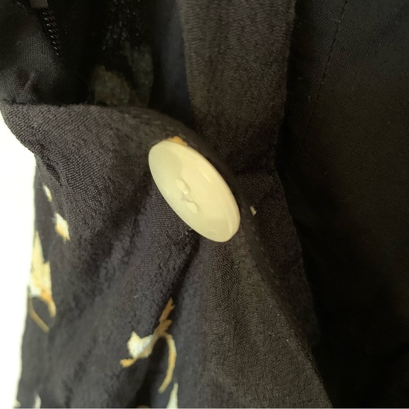 Urban Outfitters UO Daphne Cross-Back Romper EUC Size - 0 - Picture 8 of 10